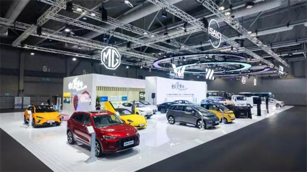 上汽用半年时间，展现出中国汽车“头雁”的变革伟力