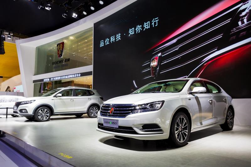 全新荣威950、荣威e950定义“高级轿车” 成都车展亮相售价16.88万起 互联网汽车上市一周年 系统升级带来颠覆式进化