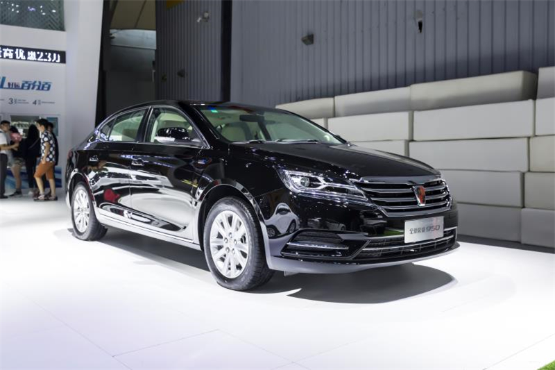全新荣威950、荣威e950定义“高级轿车” 成都车展亮相售价16.88万起 互联网汽车上市一周年 系统升级带来颠覆式进化